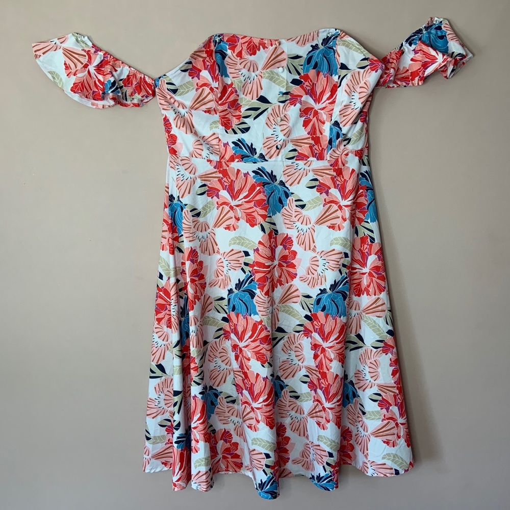 FLIRTY STRAPLESS FLORAL DRESS!!! - Picture 7 of 8